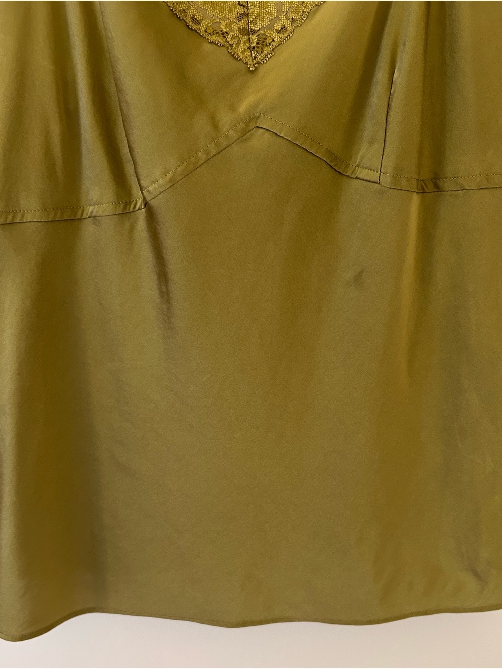 Talbots Petite Olive Green Silk Lace Cami
Size: 10
GUC (Small Stain) - Picture 7 of 16